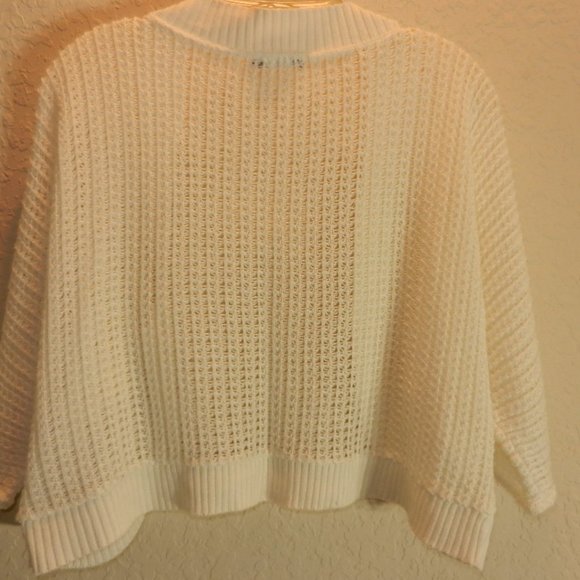 Intriguing Threads White chrocheted shrug - Picture 6 of 6